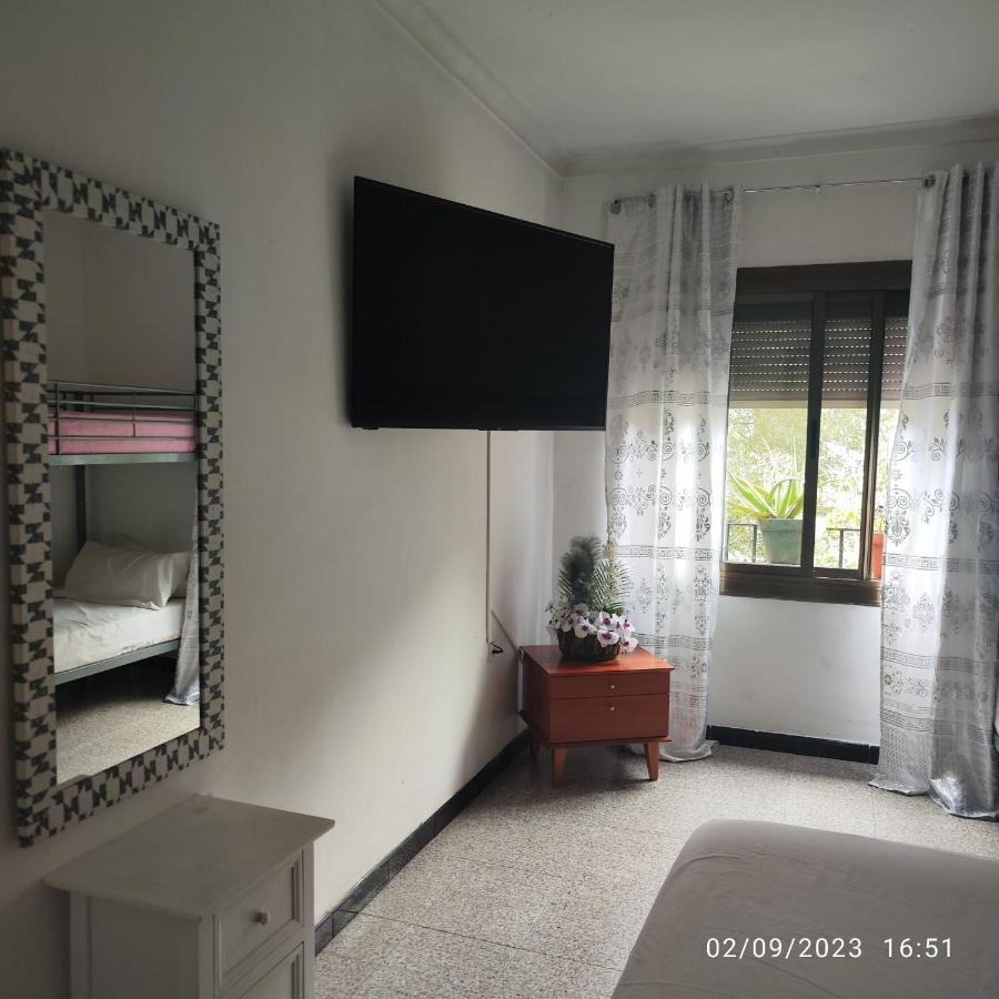 Apto Barcelona C R Apartment Santa Coloma de Gramenet Exterior photo