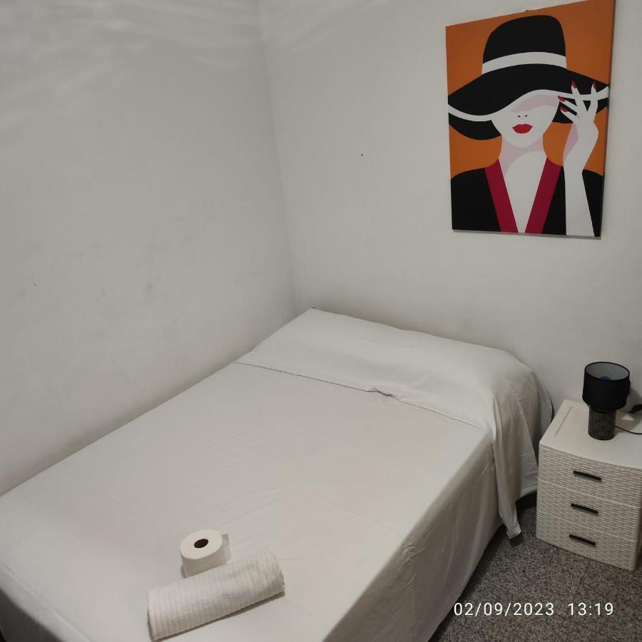 Apto Barcelona C R Apartment Santa Coloma de Gramenet Exterior photo